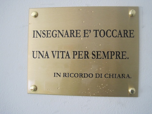 la targa per la maestra chiara