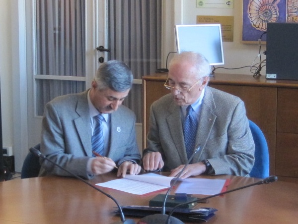 La firma dell'accordo