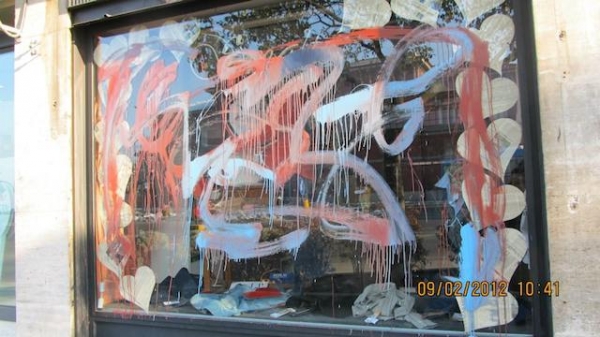 Atti vandalici in negozio Laveno