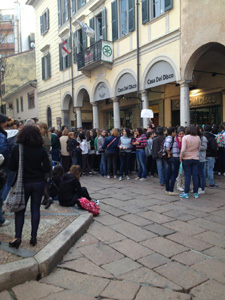 Le fan in attesa di casillo