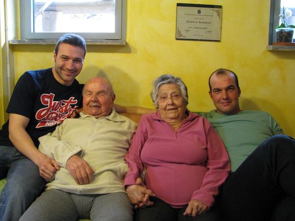 Umberto e Giulia con i nipoti