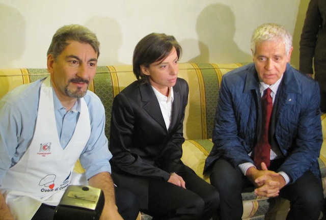 Alexandra bacchetta con Robertro Formigoni e Raffaele Cattaneo
