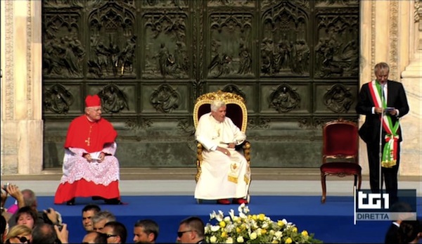 da sinistra Monsignor Angelo Scola, Papa Benedetto sedicesimo, Giuliano Pisapia