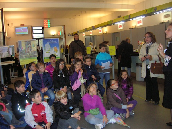 I bambini alle poste