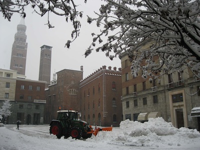 piazza stradivari nevicata